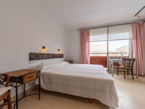 3 slaapkamers, een bureau, een strijkplank/strijkijzer, wifi