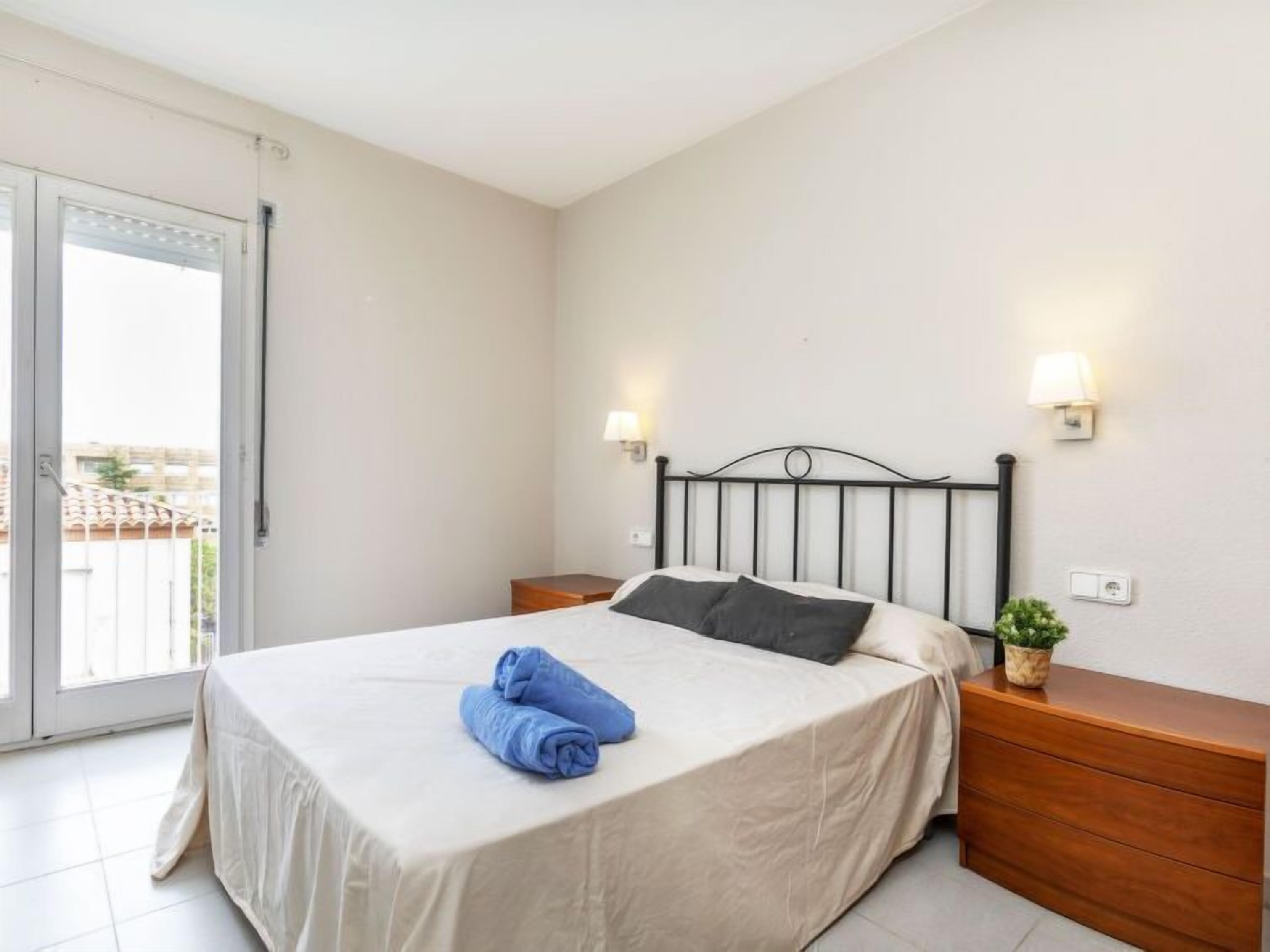 4 bedrooms, iron/ironing board, internet