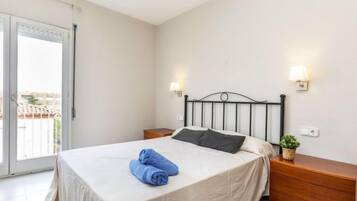 4 bedrooms, iron/ironing board, internet