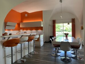 Dining - Domaine de la Bergerie en Drôme Provençale (SAUZET)