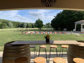 Outdoor dining - Domaine de la Bergerie en Drôme Provençale (SAUZET)