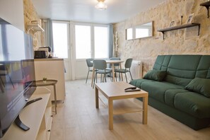 Living area - Nice studio in the 5th (Paris)