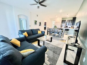 Smart TV, table tennis - Magical 3 Bedroom Apt - 2 Free Water Parks- Near Disney and Universal. (Davenport)