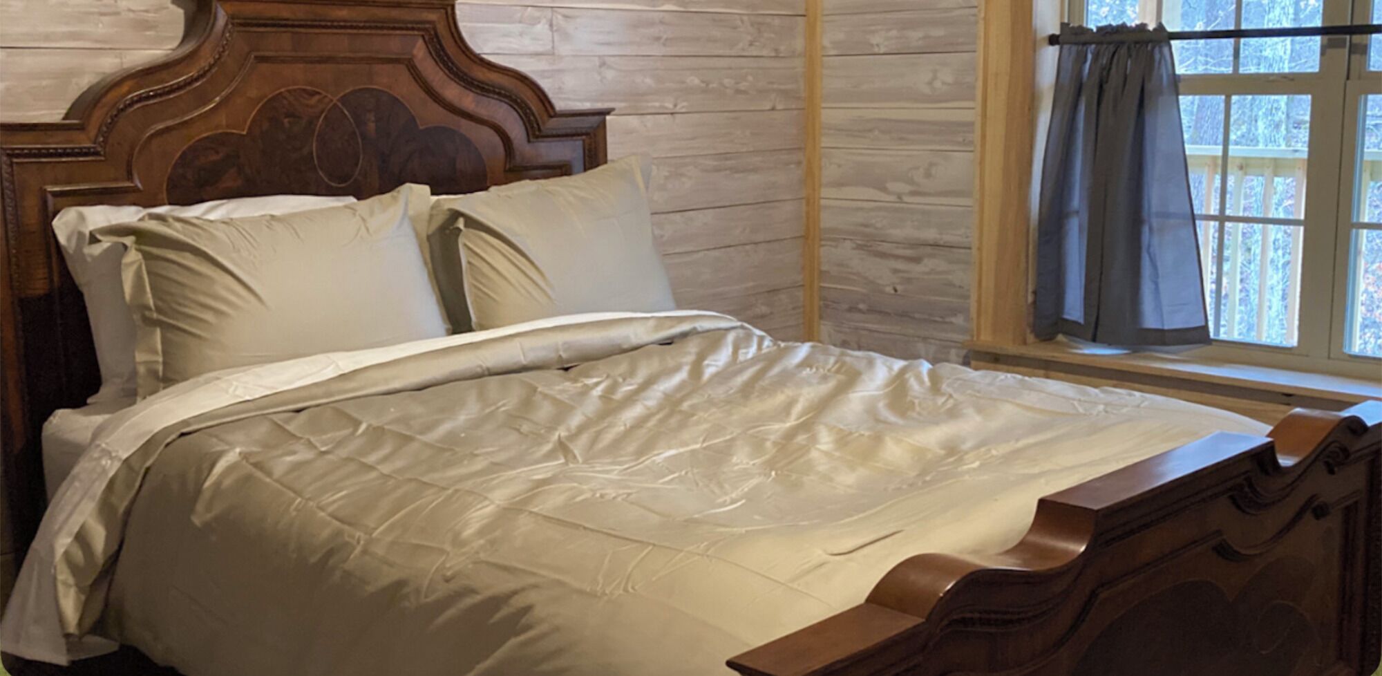downstairs bedroom - queen bed
