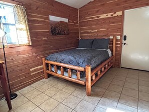 Iron/ironing board, bed sheets