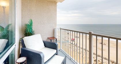 Rehoboth Beach studio with a balcony, fast WiFi, ocean view, & outdoor pool