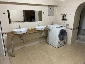 Standard Quadruple Room | Bathroom | Slippers