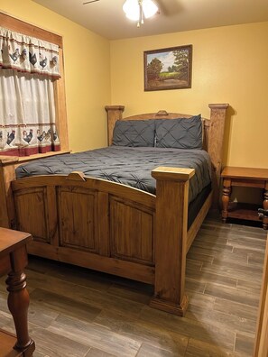 3 habitaciones, tabla de planchar con plancha y ropa de cama 