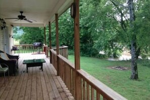Terrace/patio - Mulberry River front cabin near ATV/OHV trailheads at Cass, Arkansas. Save 10% each day when booking 5 days or more. (Ozark)