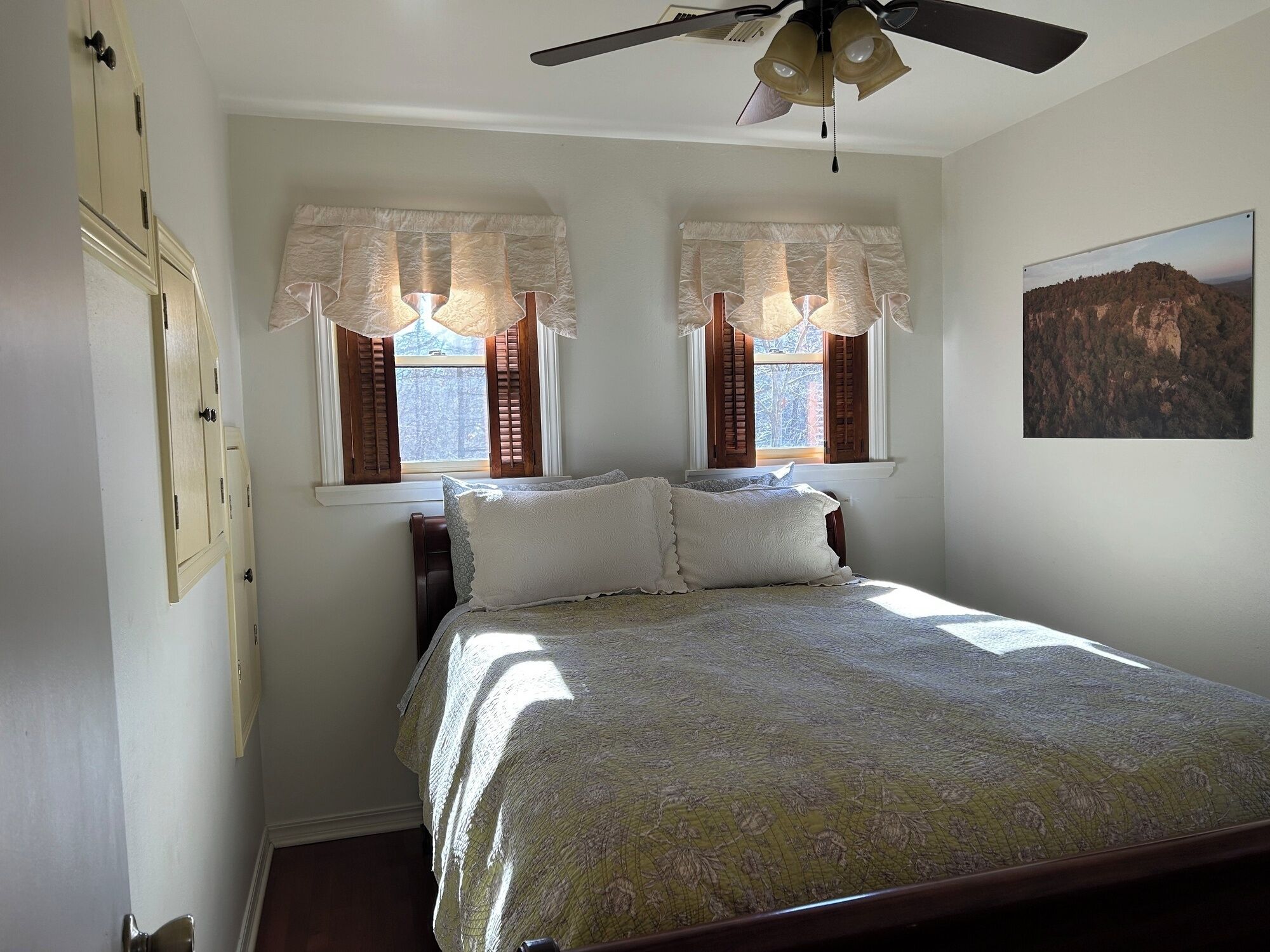 2 多间卧室、床单