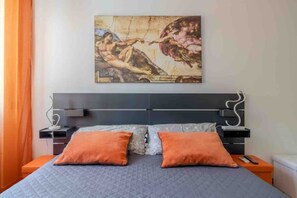 1 bedroom, desk, travel crib, WiFi