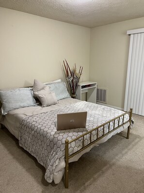 1 chambre, bureau, accĂšs au Wi-Fi (inclus), literie fournie