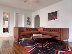 Smart TV, books, stereo