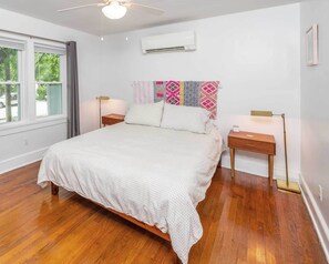 2 bedrooms, desk, iron/ironing board, free WiFi