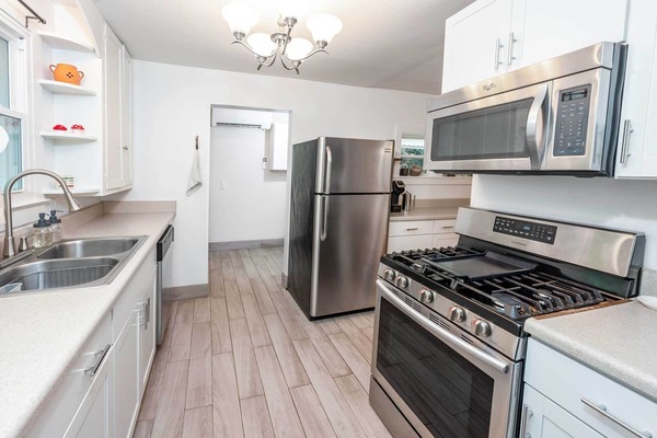 KĂŒhlschrank, Mikrowelle, Ofen, Herdplatte