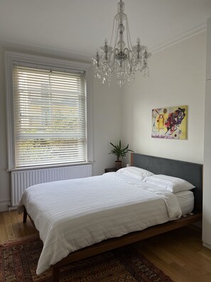 2 chambres, fer et planche à repasser, Wi-Fi, draps fournis