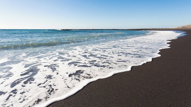 A beach with a clear sky and calm sea. - Home2Book Comfy Apt Puertito de Güímar, Pool (Puertito de Güímar)