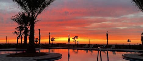 Een verwarmd zwembad