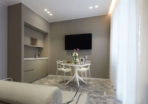 Luxury Suite, Balcony (Lettera) | 1 bedroom, free minibar, in-room safe, individually furnished - Idillio Luxury Rooms (Pescara)