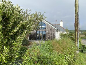 Exterior - Gorgeous renovated Edwardian cottage with stunning huge modern living/dining. (Tintagel)