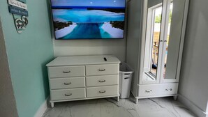 Interior - Sandy Shore Studio 5 min to beach  (Fort Lauderdale)