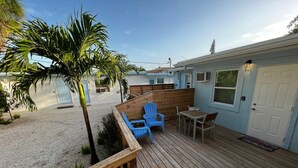 Outdoor dining - Sandy Shore Studio 5 min to beach  (Fort Lauderdale)