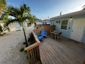 Outdoor dining - Sandy Shore Studio 5 min to beach  (Fort Lauderdale)