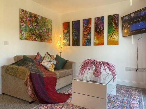 Cosy & Contemporary 4BDR Chesterton House w High Speed WIFI,Gardern & Parking