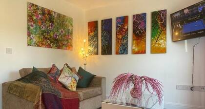 Cosy & Contemporary 4BDR Chesterton House w High Speed WIFI,Gardern & Parking