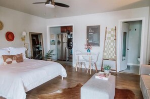 1 bedroom, WiFi - BIKE TO 12 SOUTH: Condo + Pool (Nashville)