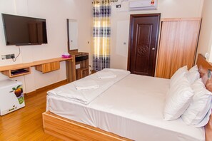 1 bedroom, WiFi, bed sheets - Charming Hotel with Garden & Balcony (Thulusdhoo)