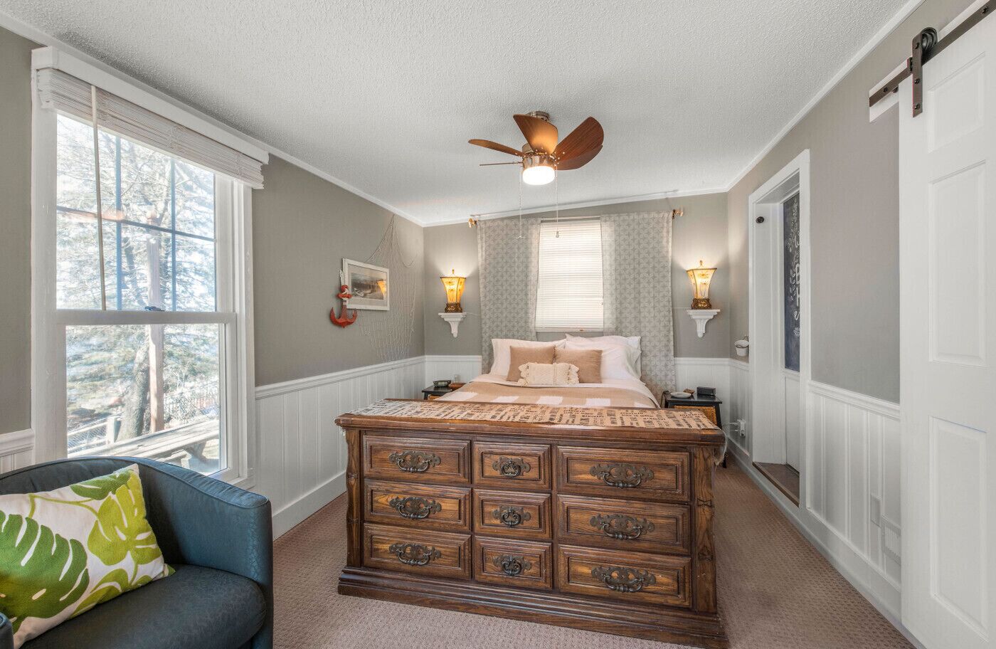 2 bedrooms, desk, travel crib, free WiFi