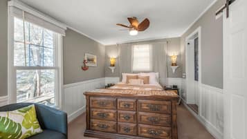2 bedrooms, desk, travel crib, free WiFi