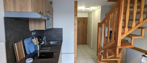 Fridge, microwave, dishwasher, coffee/tea maker