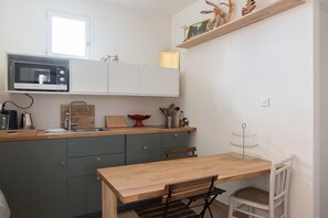 Fridge, microwave, dishwasher