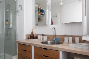 Hair dryer, towels