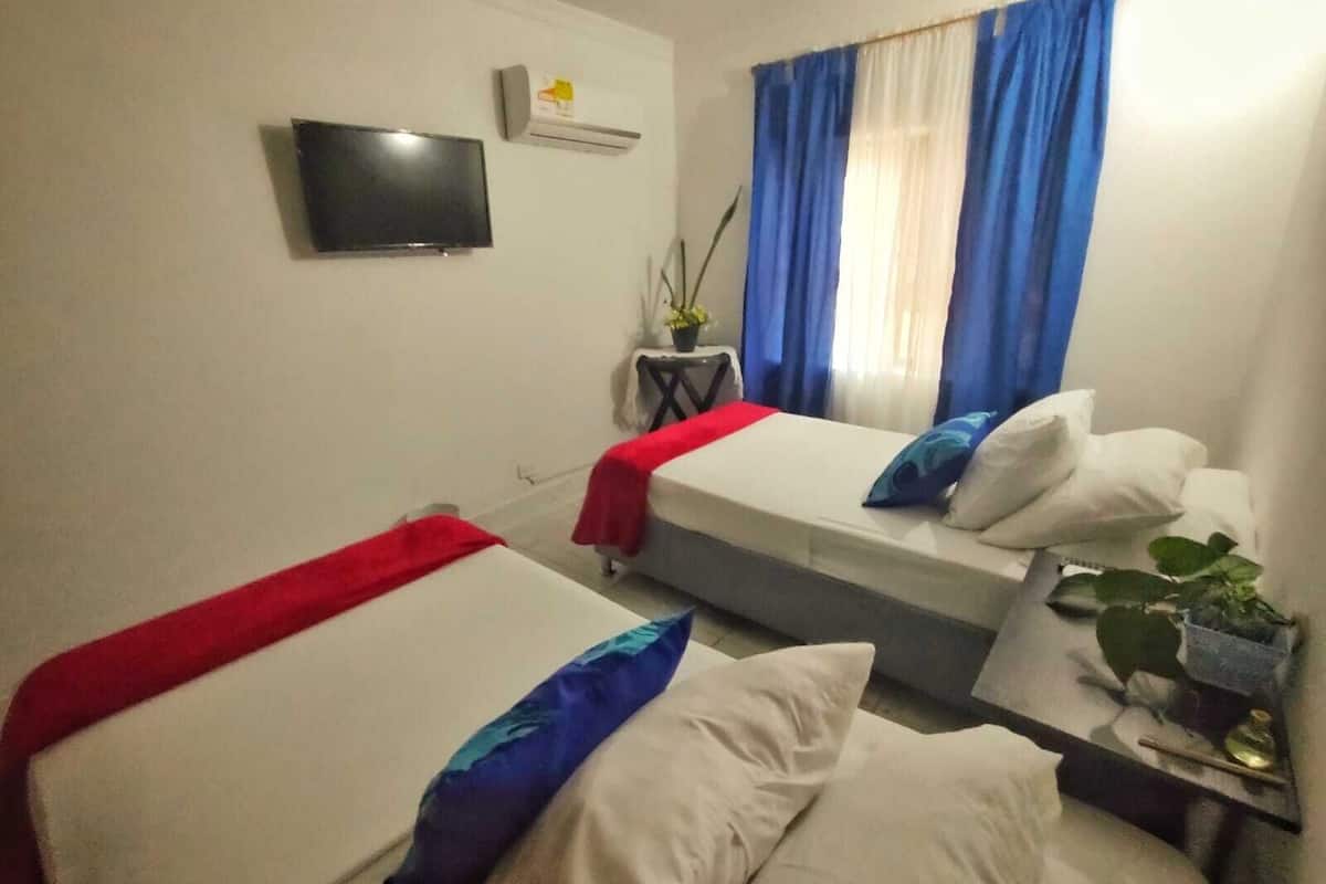 basic twin room | free wifi, bed sheets
