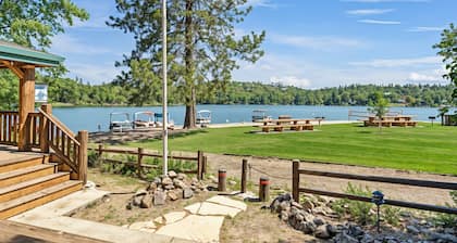 Marina Beach Lodge - Lakefront Home on Beach! by Yosemite Region Resorts