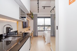 開放式客房 | 私人廚房 | 微波爐、廚房用具/餐具/器皿