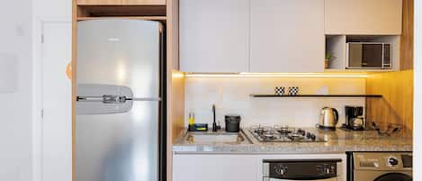 Apartment | Private kitchen | Microwave, cookware/dishes/utensils