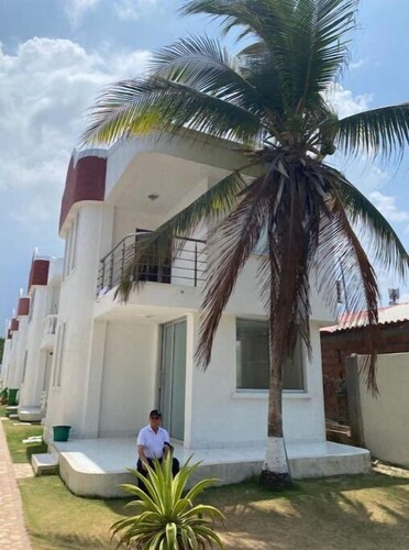 Cabin in front of the sea in coveñas