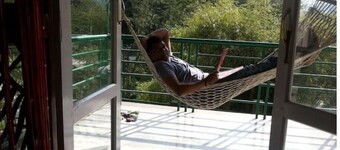 House in gangtok Mountain View and kitchen