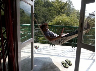 House in gangtok Mountain View and kitchen