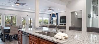 Ultimate Spacious Luxury Retreat! Boat Slip, 2 Jet Ski Slips, Kayaks, Hot Tub!