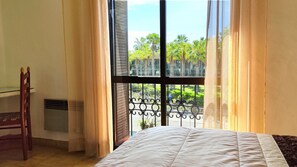 2 chambres, fer et planche Ă repasser, Wi-Fi gratuit, draps fournis
