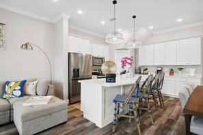 Interior - SPRING BREAK SALE! Lux 4BR - 4min walk to the Beach, BBQ, PVT Hot Tub & Fire-Pit (Panama City Beach)