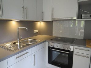 Kühlschrank, Mikrowelle, Ofen, Geschirrspüler