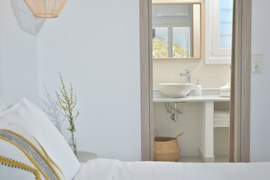 2 Schlafzimmer, Schreibtisch, Bügeleisen/Bügelbrett, Reisekinderbett