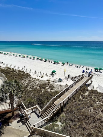 On the beach. Tranquil Waters•AmazingView•OceanfrontProperty