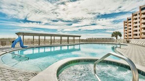 حمّام سباحة خارجي، حمّام سباحة مُدفَّأ